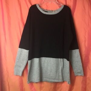 Onea Women’s Sweater Black Gray Color Block Size L Zips in back EUC